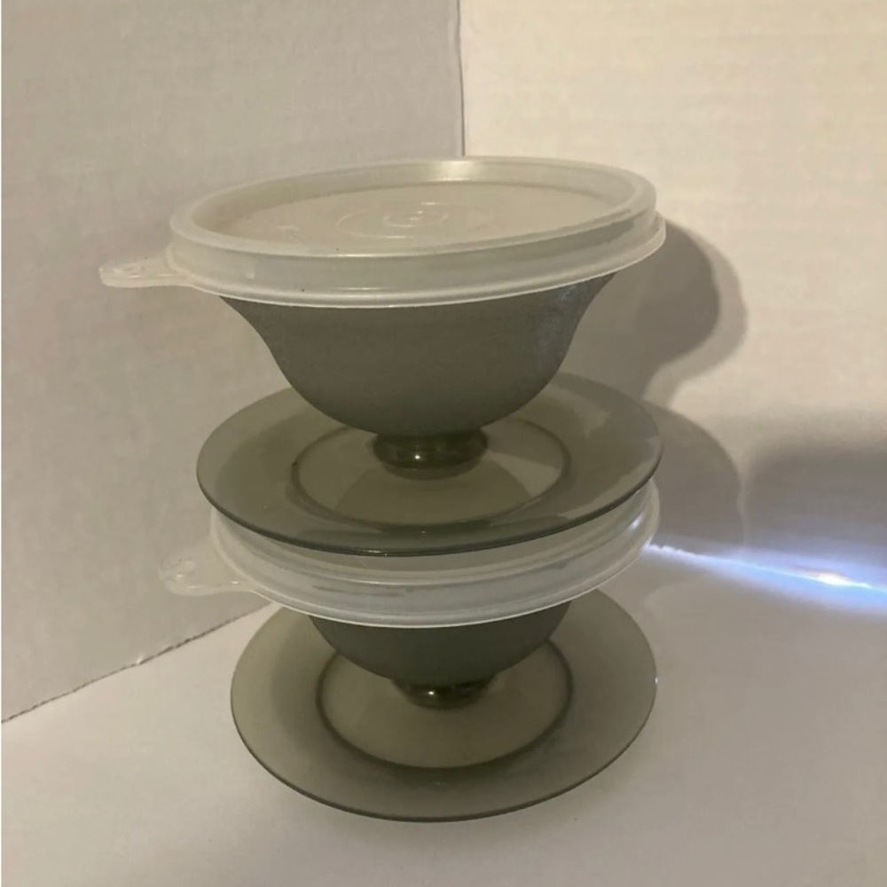 Tupperware 2 VTG jello pudding dessert bowls with lids